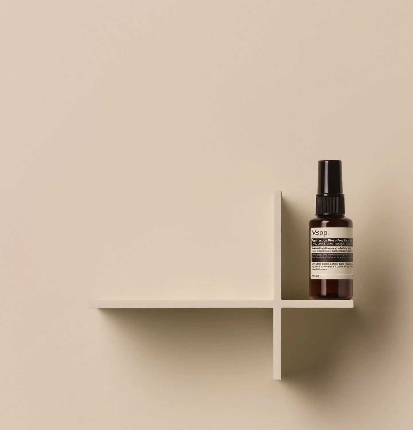 【きれいめファッション51選】上品さと清潔感をキープし Aesop Resurrection Thailand Aesop – Mist Hand Rinse-Free 日焼け止め